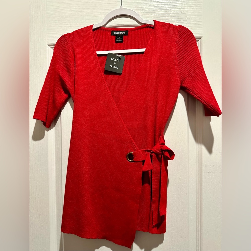 Select + Trend Lightweight Sweater Top in Red